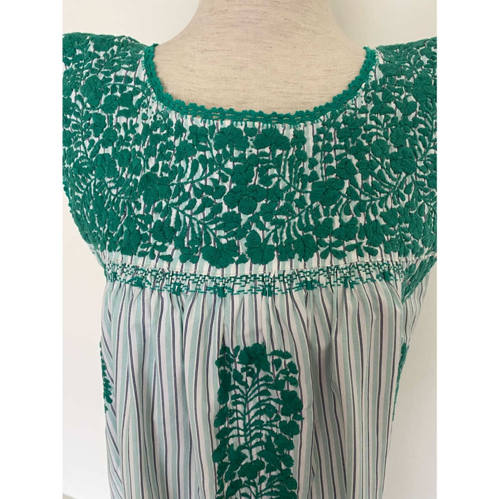 Embroidered dress - Picture 2 of 17